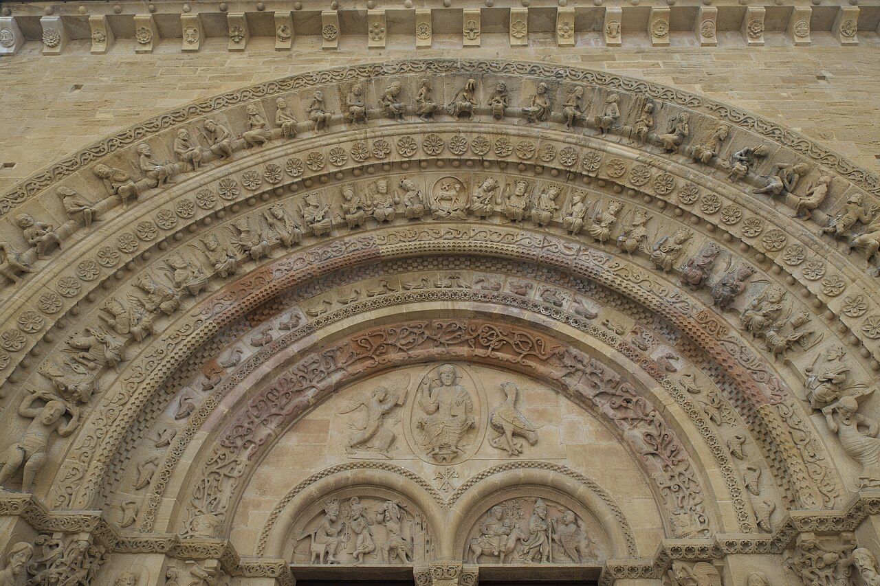Portail roman sculpté de l’église Sainte-Foy de Morlaàs