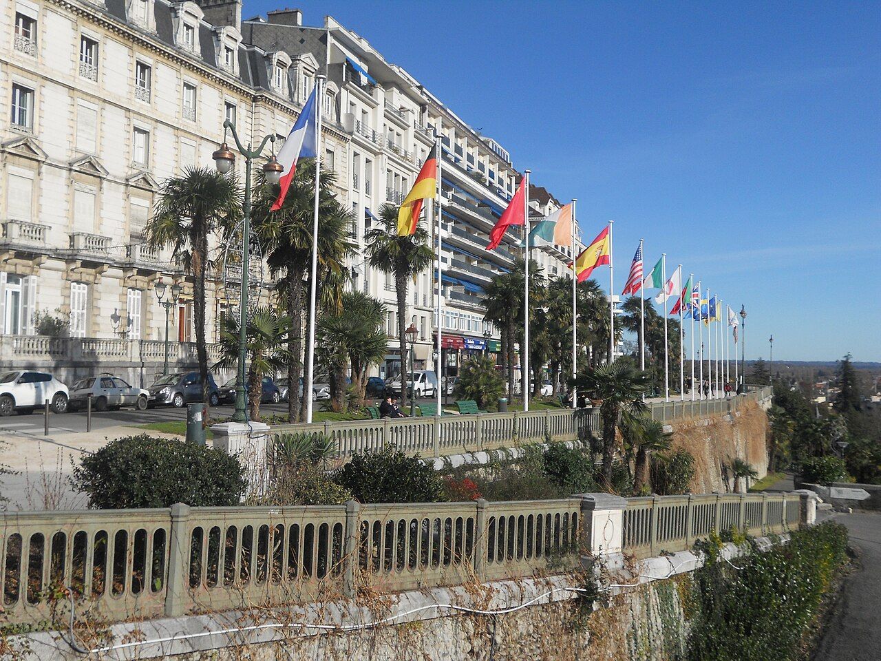 Le boulevard des Pyrénées à Pau, façades et balustrade